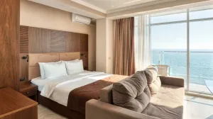 Отель ''Престиж'' - номер Апартаменты Делюкс с видом на море 37 кв.м. - фото 1