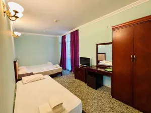 Crystal Appart Hotel - номер Улучшенный 3-х местный  - фото 1